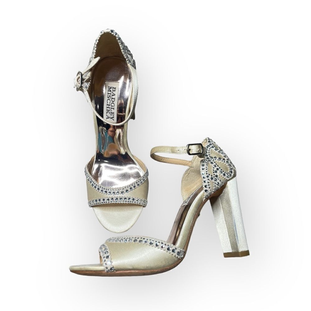 $225 Badgley Mischka Womens Ivory Crystal Embellished Block Heel Shoe Size US 5